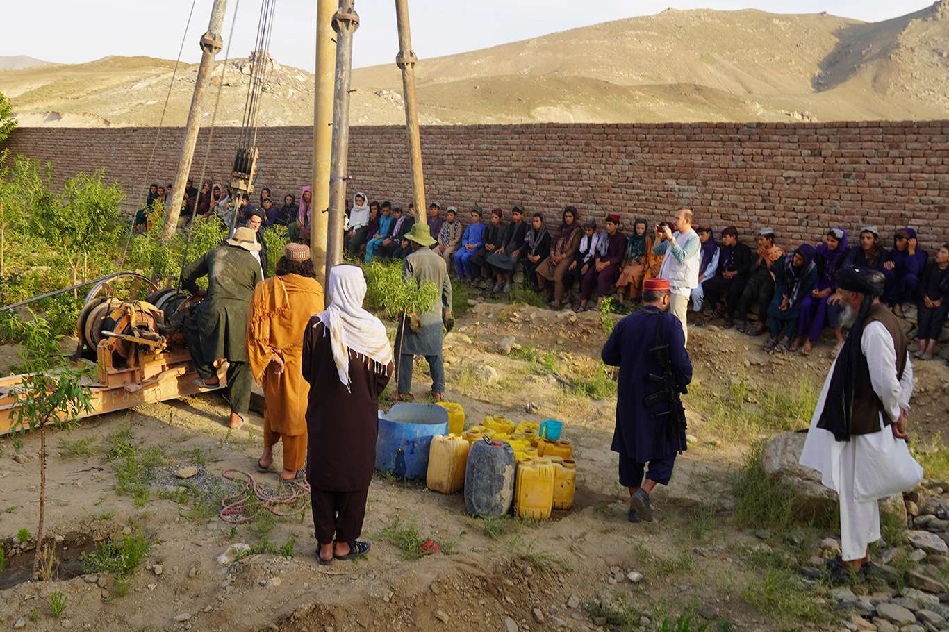 آغاز حفر چاه آب توسط وقف ایتام در مناطق مختلف افغانستان